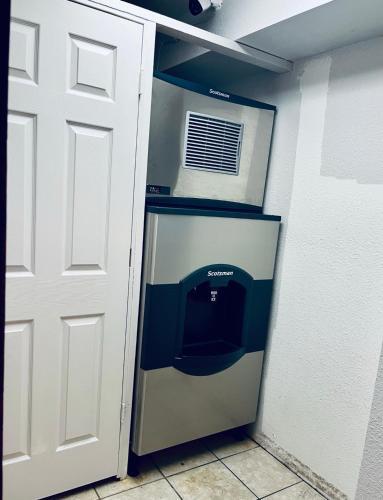 Travelodge by Wyndham Wall - image 2