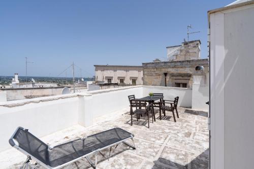 Vico II Terrace Apartment a step from Piazza Roma