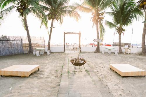 นอร์ธ ชอร์ส อินน์ (North Shores Inn) in คูริเมา