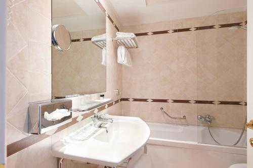 Hotel Plaza - image 11