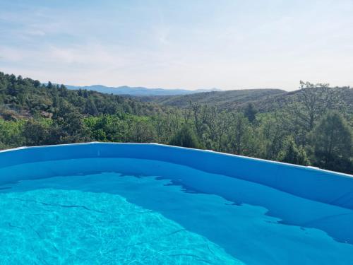 Skats, Masía Finca La Sazadilla con Piscina (Masia Finca La Sazadilla con Piscina) in Manzanera