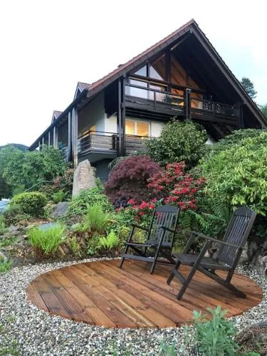 Panorama Apartment im Schwarzwald in einzigartiger Lage, Terrasse, 2 Schlafzimmer, direkt am Waldrand, nahe Baden-Baden in Bühlertal, Deutschland