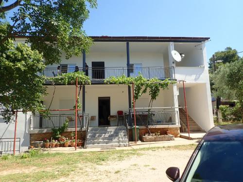 Apartmani Lucija - Location saisonnière - Starigrad-Paklenica