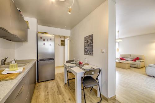 廚房, Le Galilée - Wifi - Balcon (Le Galilee - Wifi - Balcon) in 馬德連聖里歐納