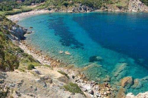 Nisportino, Elba. Bilocale con patio vista mare. gîte à louer Nisportino