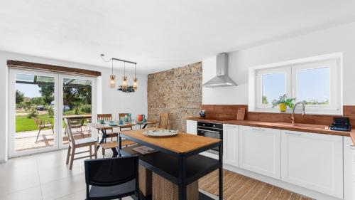 Villa Saini with Sea View in Dajla