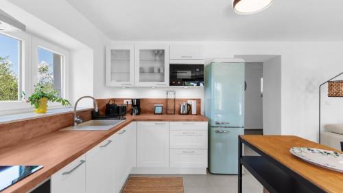 مطبخ, Villa Saini with Sea View in Dajla