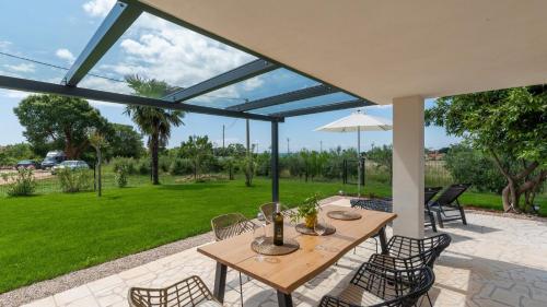 حديقة, Villa Saini with Sea View in Dajla