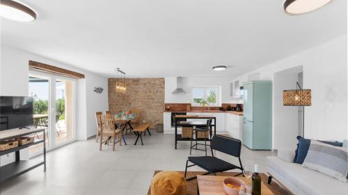 Villa Saini with Sea View in Dajla