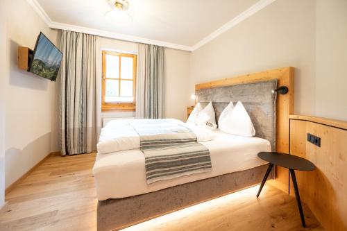 1 king bed, 1 sofa bed