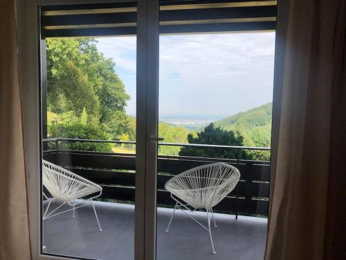 Helle große Wohnung mit grandiosem Ausblick, Terrasse und Balkon