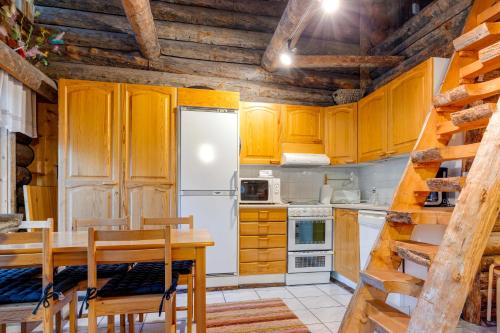 virtuve, Log Cabin Apartment Käkriäinen A (Log Cabin Apartment Kakriainen A) in Tonkopuro