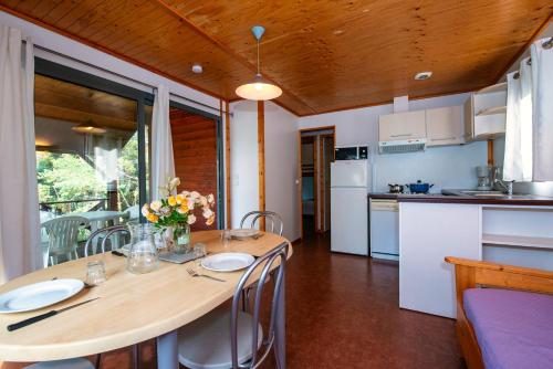 virtuve, Camping de La Vernhe in Saint-Amans-des-Cots