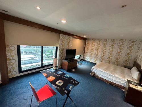 room detail thumbnail 1