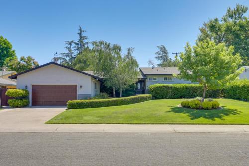 Luxury Sacramento Area Home about 13 Mi to Downtown in Gold River (CA)