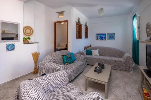 Tinos 2 bedrooms 5 persons apartment by MPS