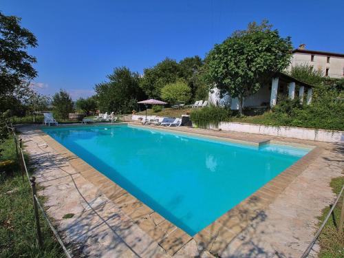  Attractive apartment in old farmhouse on the estate with pool, Ferienwohnung in Umbertide