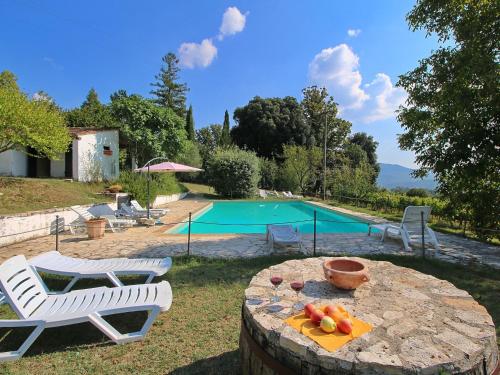 Attractive apartment in old farmhouse on the estate with pool