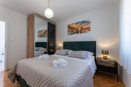 Treno, Luxurious Apartment with Jacuzzi and Sea-View, Trogir (fotografie 9)