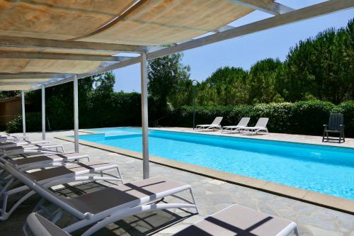 Farmhouse with swimming pool in Casale Marittimo surrounded by greenery