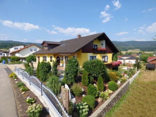 Scenic Apartment with Balcony Garden Deckchairs Barbecue - Gleißenberg