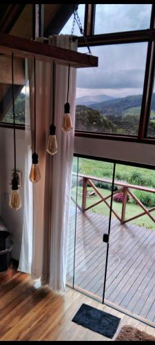 Chalé com vidros e hidromassagem