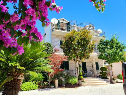  Anita Apartments, Pension in Trogir