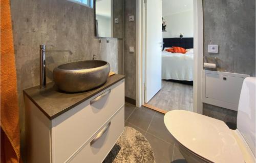 浴室, Cozy Home In Tvååker With Kitchen (Cozy Home In Tvaaker With Kitchen) in 特華凱