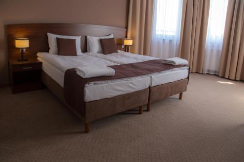 Camelot - image 8