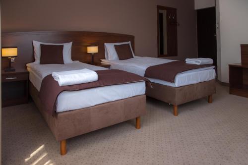 Camelot - image 11