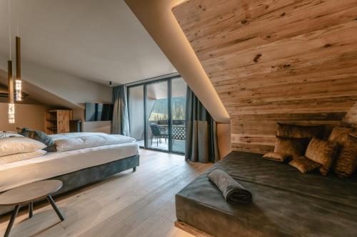 1 king bed, 1 sofa bed