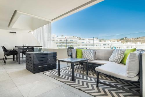 NEW Apartment with parking, pool, gym & terrace