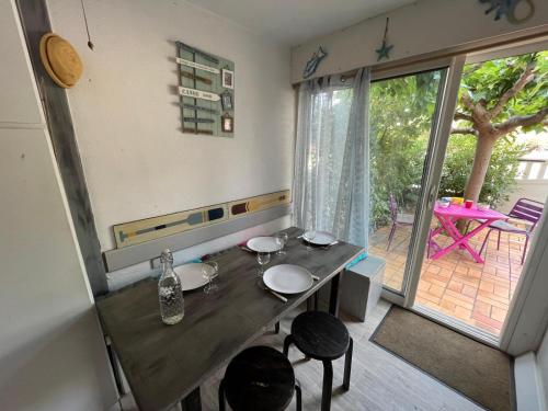 Appartement en rez-de-chaussée avec terrasse à Narbonne Plage 4MED301