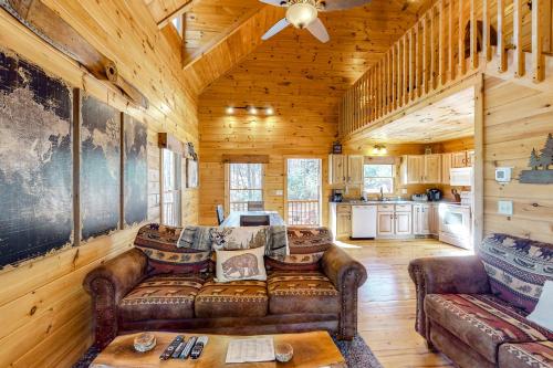 Cozy Cub Cabin in Blue Ridge, USA