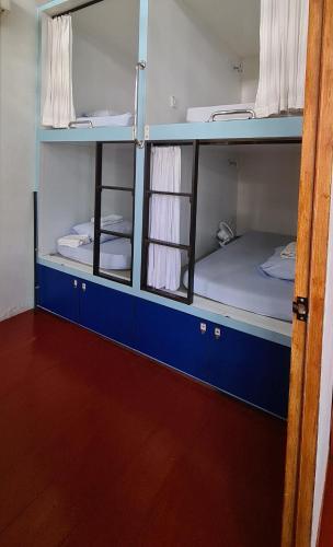 旅居住宿和咖啡馆旅舍