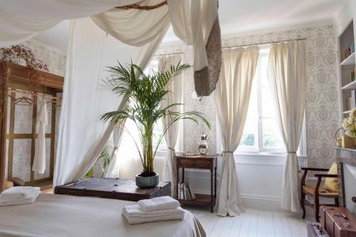Chambre d’hôtes au Château Le Bas Bleu, Anaïs Nin (Chambre d’hotes au Chateau Le Bas Bleu, Anais Nin) in Quesnoy-le-Montant