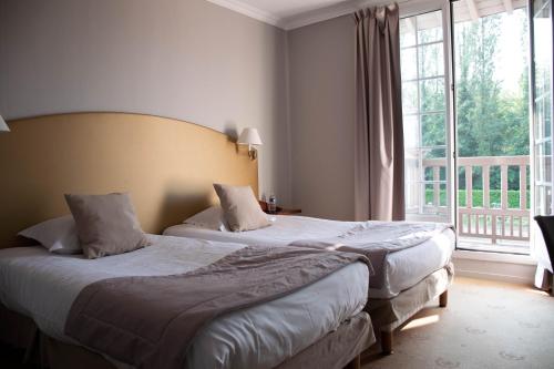 2 twin beds