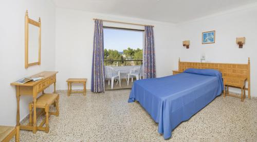 Hotel Bahia Playa Hotel Bahia Playa is perfectly located for both business and leisure guests in Bahia de Sant Antoni. The property features a wide range of facilities to make your stay a pleasant experience. Facilitie