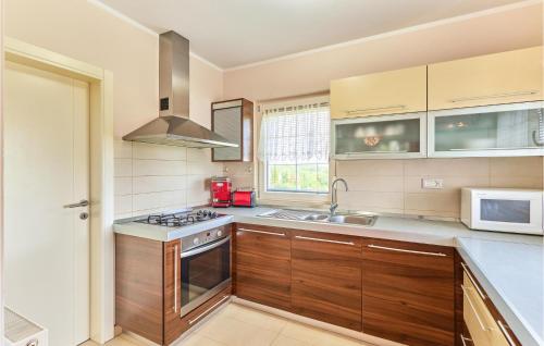virtuve, Amazing Home In Krizevci in Krizevci