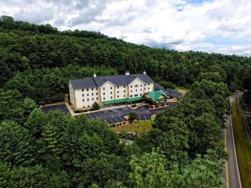 Hampton Inn & Suites Cashiers - Sapphire Valley in Sapphire, USA