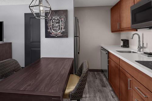 Homewood Suites by Hilton Orland Park - image 9