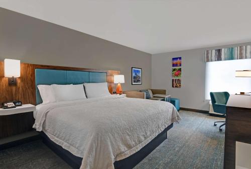 Hampton Inn Patriots Point - image 7