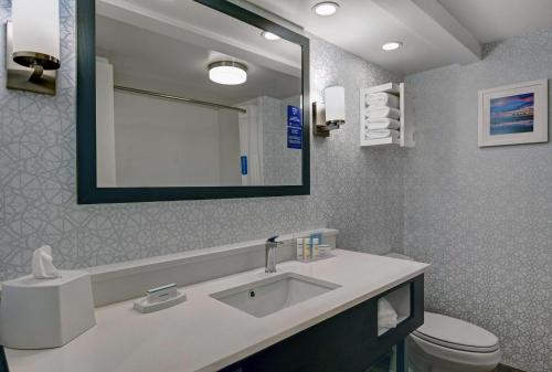 Hampton Inn Patriots Point - image 14