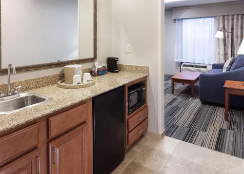 Hampton Inn By Hilton And Suites Cedar Rapids North