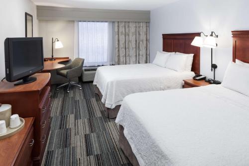 Hampton Inn & Suites Cedar Rapids - image 14