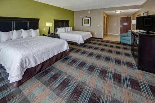 Hampton Inn & Suites Clarksville - image 2