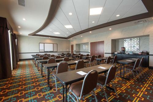 Hampton Inn & Suites Clarksville - image 12