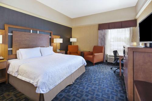 Hampton Inn Clinton - image 10