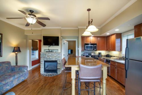 Forge Haven Condo -Fireplace & Community Amenities in Pigeon Forge, USA