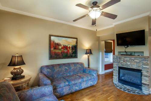 Forge Haven Condo -Fireplace & Community Amenities in Pigeon Forge, USA